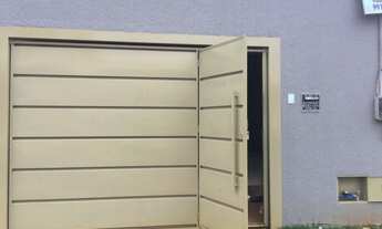 Imagem 3: Sobrado com três quartos, sendo um suíte no primeiro pavimento com sacada e dois quartos n