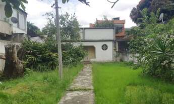 Imagem: Terremo com uma casa para reforna, ou demolir