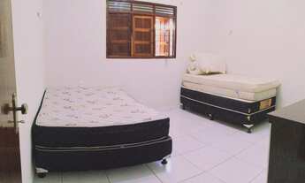 Imagem 4: Casa com piscina e churrasqueira livre