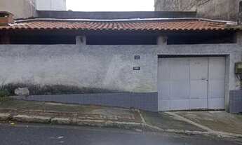 Imagem: Casa linear, dois quartos, garagem e documentada