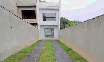 Imagem: Sobrado com amplo espaço aos fundos e porão!