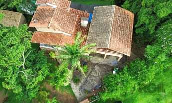 Imagem 2: Casa com piscina e patio grande