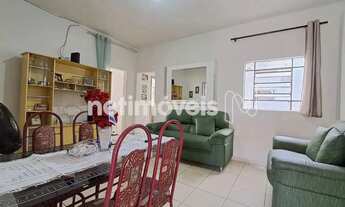 Imagem: CASA COM BARRACÃO DE FUNDOS À VENDA NO