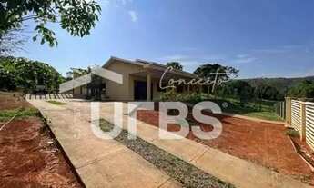 Imagem 3: Casa térrea à venda no Condomínio Águas da Serra- Hidrolândia frente para o lago de pesca