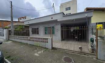 Imagem 2: 2 Casas residencial com 2 Terrenos em Balneário Camboriú 225 m² de área privativa e 459m²