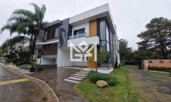 Imagem: Casa ampla com suíte e sacada em excelente