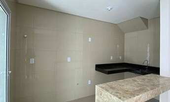 Imagem 6: Casa em residencial fechado às margens de uma avenida principal