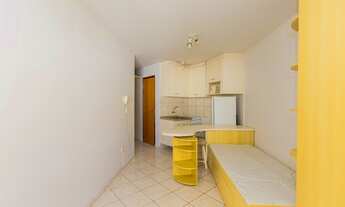 Imagem 6: KITINETE TOTALMENTE MOBILIADA. AO LADO DO TEATRO GUAÍRA. LIVING COM COZINHA AMERICANA EQUI