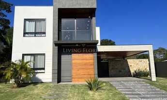 Imagem: Casa 4 quartos, com amplo pátio, em condomínio