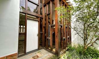 Imagem 2: Linda casa com 4 suítes no tradicional condomínio Santa Helena