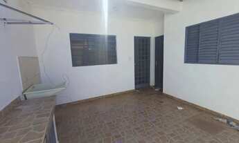 Imagem 7: Casa para Aluguel com 2 Dormitórios e 2 Vagas na Rua Alexandre Fávero