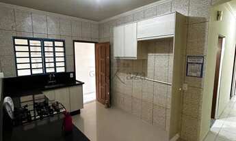 Imagem 3: Oportunidade - Casa Sobrado - 3 Casas - Campos de São José - 5 Dormitórios - 187m²