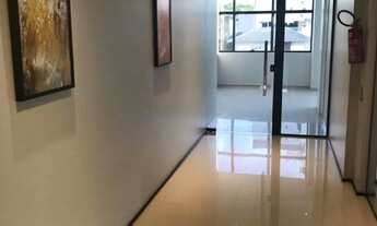 Imagem 7: Sala comercial com 2 banheiros, cozinha. Localizada no Centro de Içara. Medindo 48,01m²