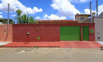 Imagem 3: Casa com 03 quartos, barracão no fundo com 01 quarto; Localizada no Jardim Bonança