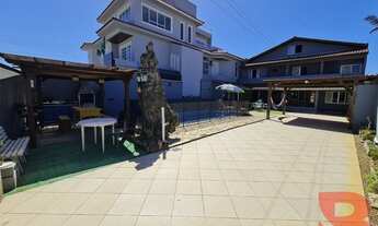 Imagem 2: SOBRADO 05 DORMITÓRIOS SENDO 01 SUÍTE, PISCINA, ÁREA DE LAZER, A APENAS 120,00m DO MAR NA