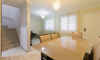 Imagem 2: Sobrado em condomínio no bairro Novo Mundo! 3 dormitórios (sendo 1 suíte), 2 banheiros, 2