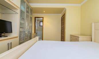 Imagem 2: Sobrado com 3 quartos, 1 suíte, 2 vagas, Água Verde - Curitiba