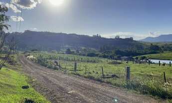 Imagem 3: CHACRINHA NO CARAÁ COM FIBRA ÓTICA, ÁGUA ENCANADA, ESCRITURA, MATERIAL DE CONSTRUÇÃO