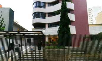 Imagem 2: Apartamento de Alto Padrão no Batel Este apartamento foi totalmente reformado e recebe voc