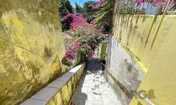 Imagem 3: Casa em Porto Alegre, no bairro Jardim Itu, com 2 dormitório(s), e 2 banheiros, à venda