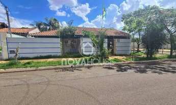 Imagem: CASA AMPLA DE ESQUINA, COM BOM ESPAÇO LIVRE