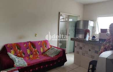 Imagem 4: Casa residencial disponível para venda no bairro Marta Helena em Uberlândia-MG