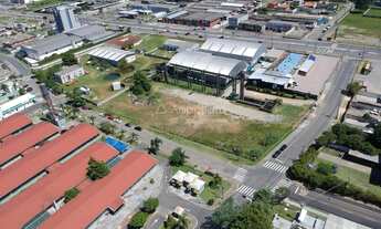 Imagem 4: Lote estratégico no Centro de Pinhais, zoneamento ZC. Alta visibilidade e fluxo. Perfeito