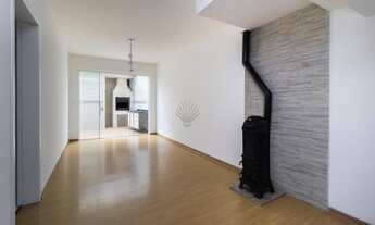 Imagem 4: Delícia de sobrado no bairro Uberaba! Com 3 dormitórios (sendo 1 suíte), 2 vagas de garage