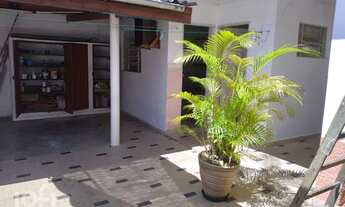 Imagem 2: Casa à venda em Centro com 160 m², 3 quartos, 1 suíte, 3 vagas