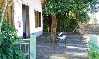 Imagem 2: 2 casas com 15 quartos, jardim, piscina e vista panorâmica no centro de Santa Teresa a Ven