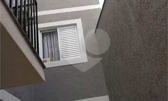 Imagem: Condomínio de apartamento novo com elevador