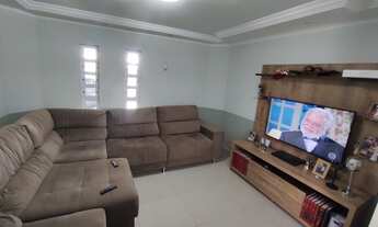 Imagem 7: Sobrado com 333m², 5 dormitórios e amplo quintal próximo ao bosque Bordignon em Pinhais