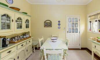 Imagem 6: Casa de condomínio para venda tem 313 metros quadrados com 5 quartos