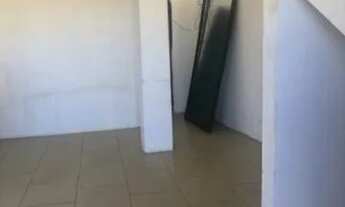 Imagem 2: Porto comercial de frente para o mar