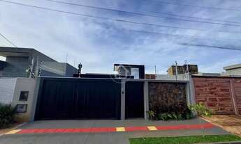 Imagem: CASA ESPETACULAR A 1 MINUTO DO LAGO DO AMOR