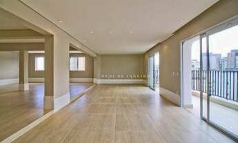 Imagem: Apartamento em andar alto, muito elegante