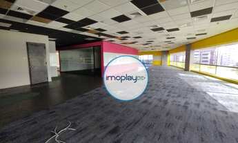 Imagem 4: Conjunto comercial com 526m² de área privativa, piso elevado, sacada, 06 banheiros sendo 0