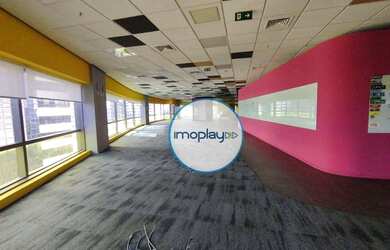 Imagem 5: Conjunto comercial com 526m² de área privativa, piso elevado, sacada, 06 banheiros sendo 0