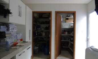 Imagem 3: Casa de condomínio sobrado para venda tem 320 metros quadrados com 4 quartos