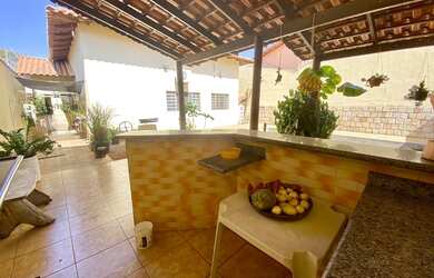 Imagem 3: Casa para venda tem 384 metros quadrados com 3 quartos em Goiânia 2 - Goiânia - GO