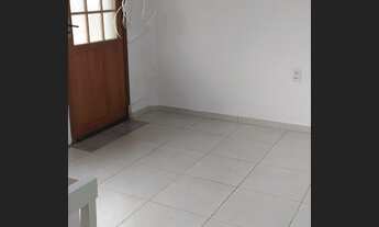 Imagem 2: Quot;Alugo apto térreo c/varanda - 02 dormitórios&quot