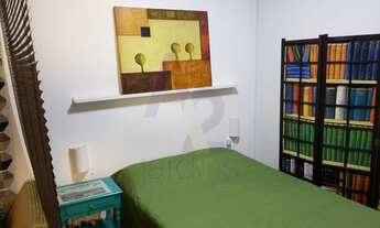 Imagem 4: Kitchenette espaçosa com divisão entre sala e quarto, toda mobiliada, equipada e decorada