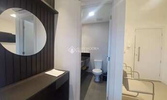 Imagem 2: Sala comercial mobiliada, ideal para consultório, pronta para atividades profissionais