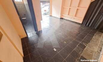 Imagem 5: Salão comercial com 2 banheiros e porta de aço