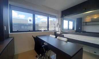 Imagem 4: Sala comercial mobiliada, ideal para consultório, pronta para atividades profissionais