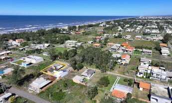 Imagem 7: Casa confortável a poucos metros do mar