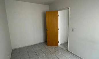 Imagem 4: Kitnet próxima a UFMT e Shopping 3 Américas - Quarto, sala e banheiro. 25 m²