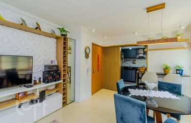 Imagem 2: Imóvel para venda possui 66 metros quadrados com 2 quartos em Menino Deus - Porto Alegre