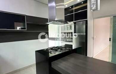 Imagem 2: Casa em condomínio disponível para locação no bairro Jardins Barcelona