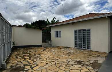 Imagem 2: Alugo excelente casa c/ 3Qts, 2 Sts + edícula, condomínio fechado em Vicente Pires - Rua05